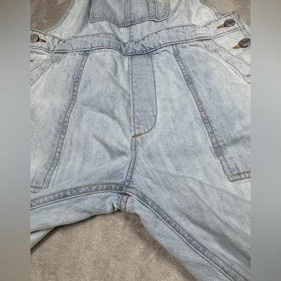 Gap Denim Bleached Wash Light Blue Jean Cropped Raw Hem Cotton Overalls Size XS - Picture 7 of 16